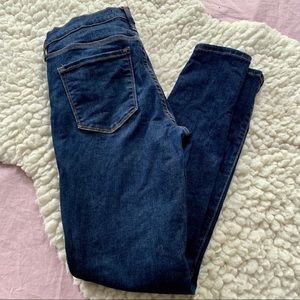 GAP Medium dark rinse True Skinny Jean/jegging